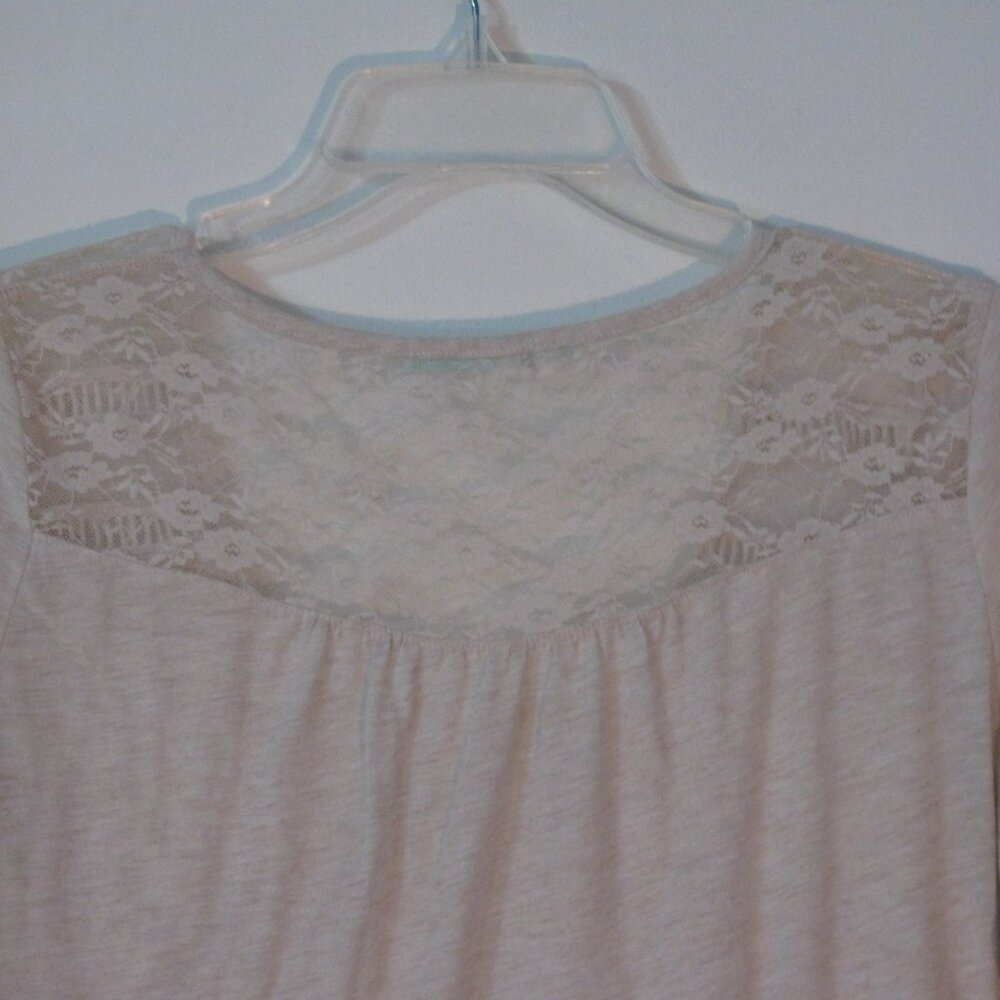 * Maurices Beige Oatmeal Top Large Lace Half Sleeve Open Trim Very Good - Picture 5 of 5